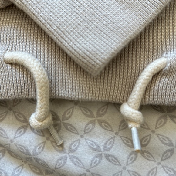 Varley | Sweater & Jogger Set - Picture 3 of 8